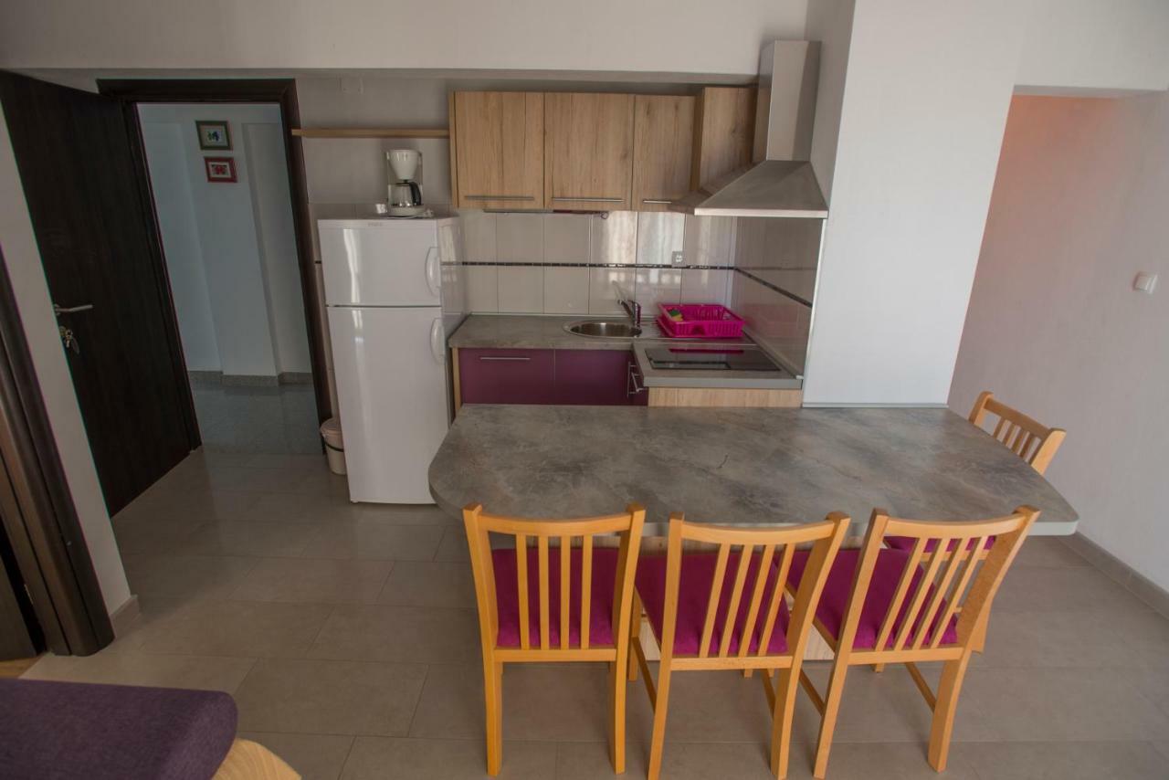 Apartmani Simic Starigrad Paklenica Exterior foto